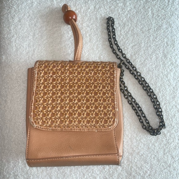 Anthropologie | Woven Raffia Tan Handbag with with Chain - Picture 4 of 7